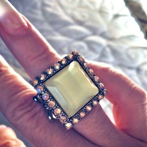 Size 5 3/4 Gorgeous vintage style ring